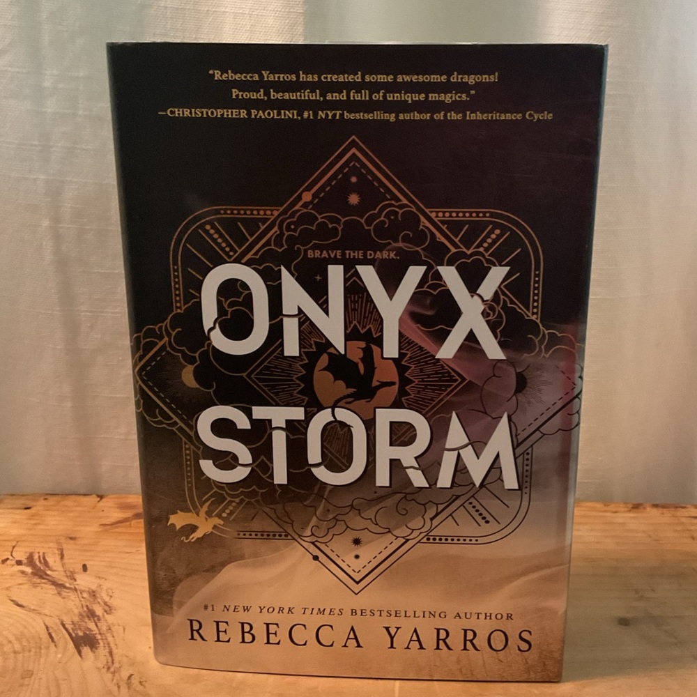 Onyx Storm (Wing and Claw Collection) by Rebecca Yarros